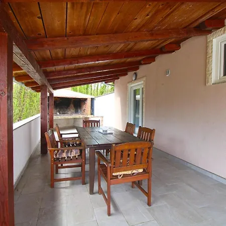 House Kacana 2233 Orbanici