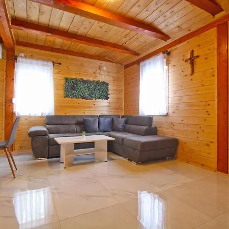 House Kacana 2233 Orbanici